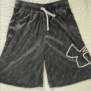 Boys Under Armor shorts M
